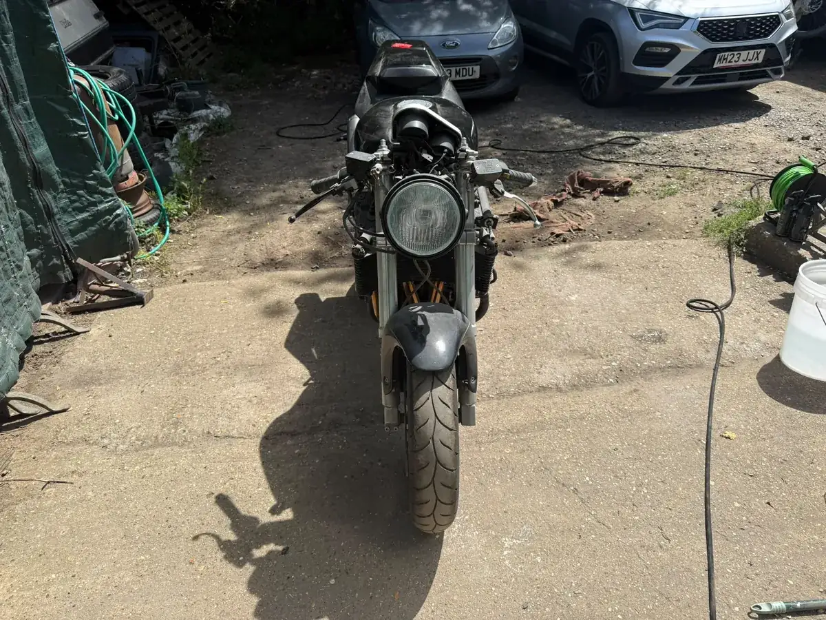 Streetfighter head on, round headlight and twin clocks