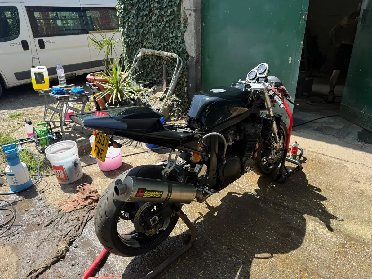 Streetfighter side view at the unit with wash buckets ready